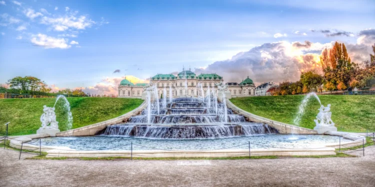 น้ำพุหน้าบ้าน